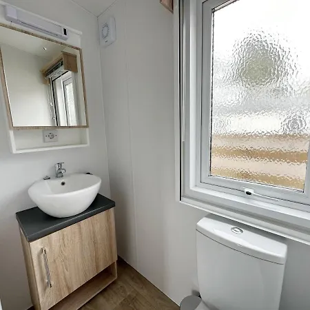 527 Op Recreatiepark De Wielen Chalet *