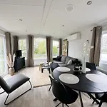 527 Op Recreatiepark De Wielen *