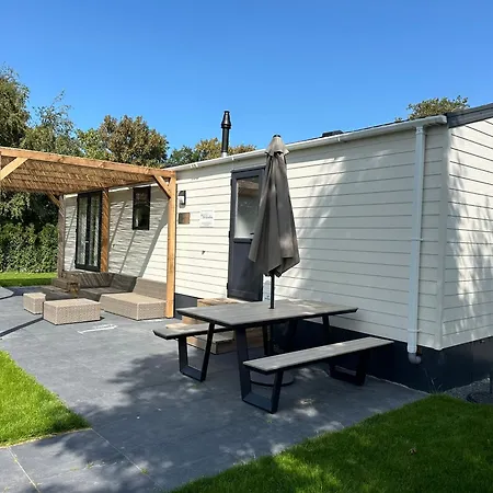 527 Op Recreatiepark De Wielen Chalet *
