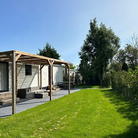527 Op Recreatiepark De Wielen Chalet